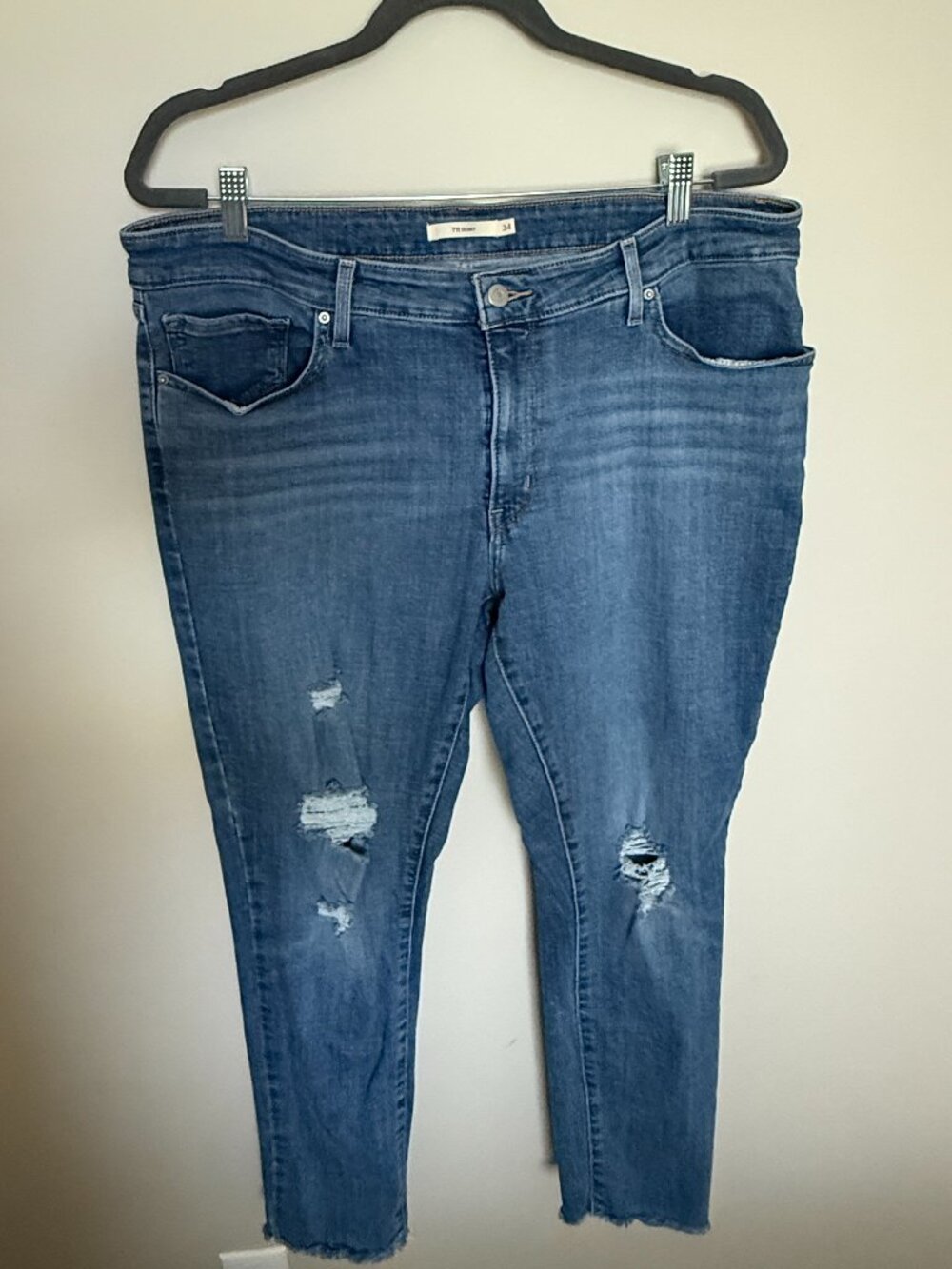 Levi’s 711 Skinny Distressed Raw Hem Jeans Women’s Size 34